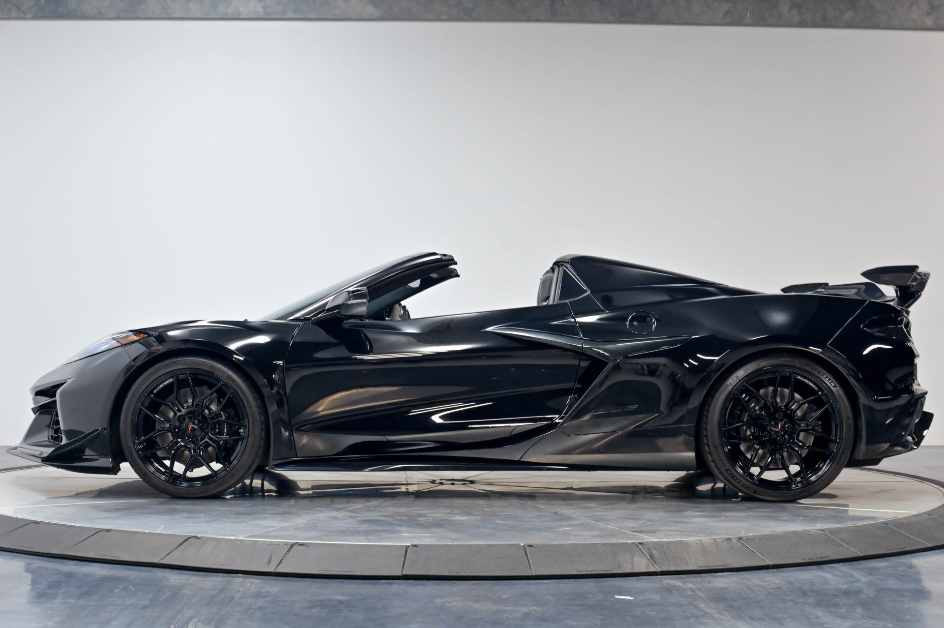 Used 2025 Chevrolet Corvette Z06 RWD image 55