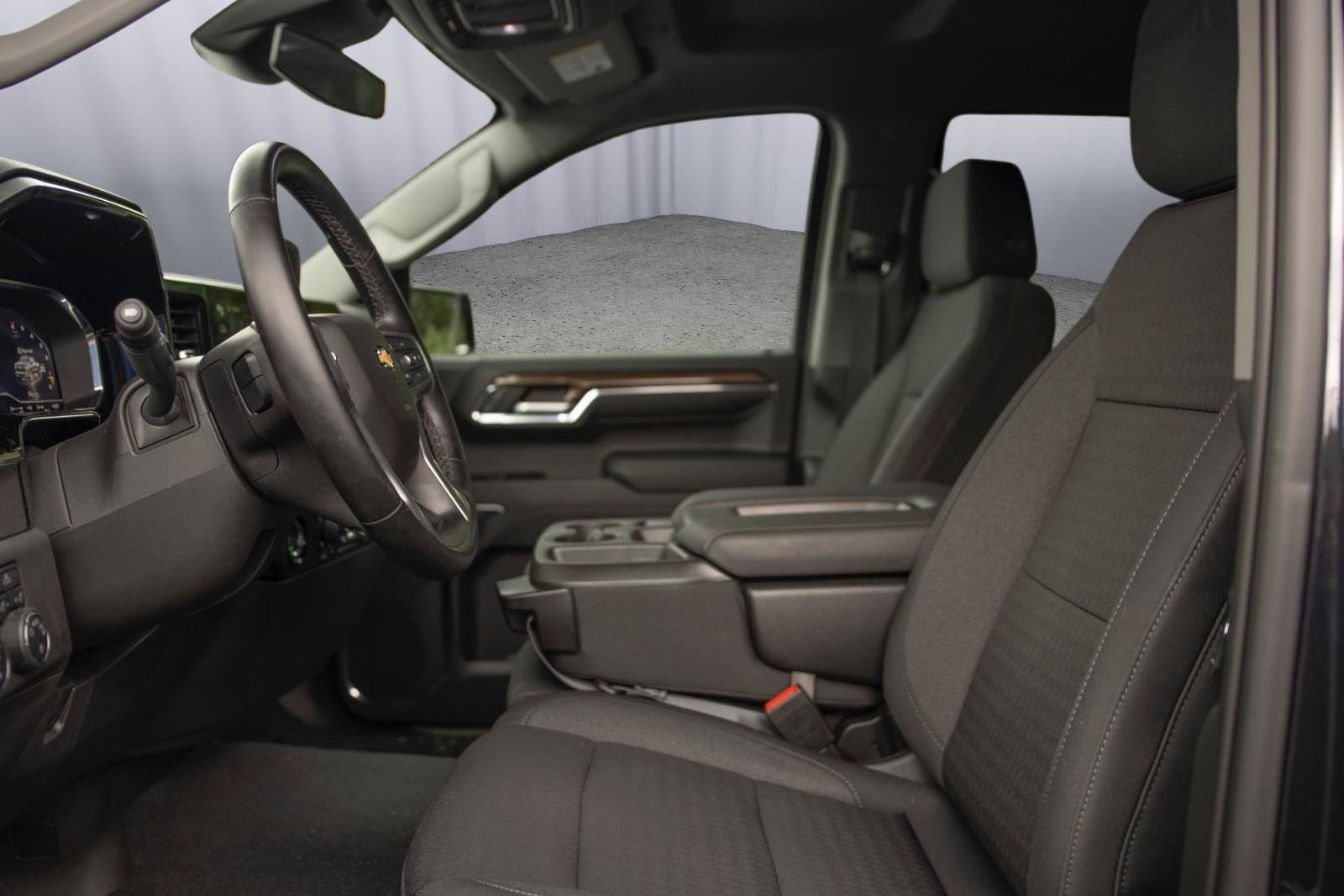 Used 2023 Chevrolet Silverado 1500 LT AWD/4WD image 2