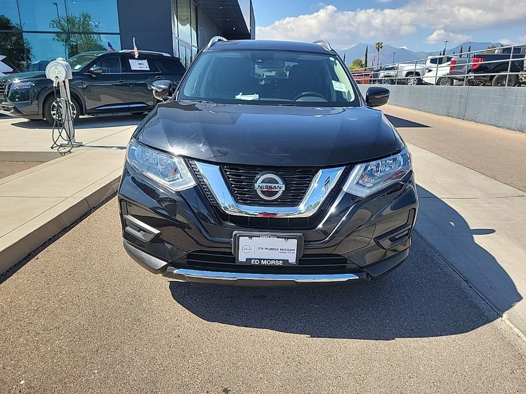 Used 2019 Nissan Rogue SV image 2