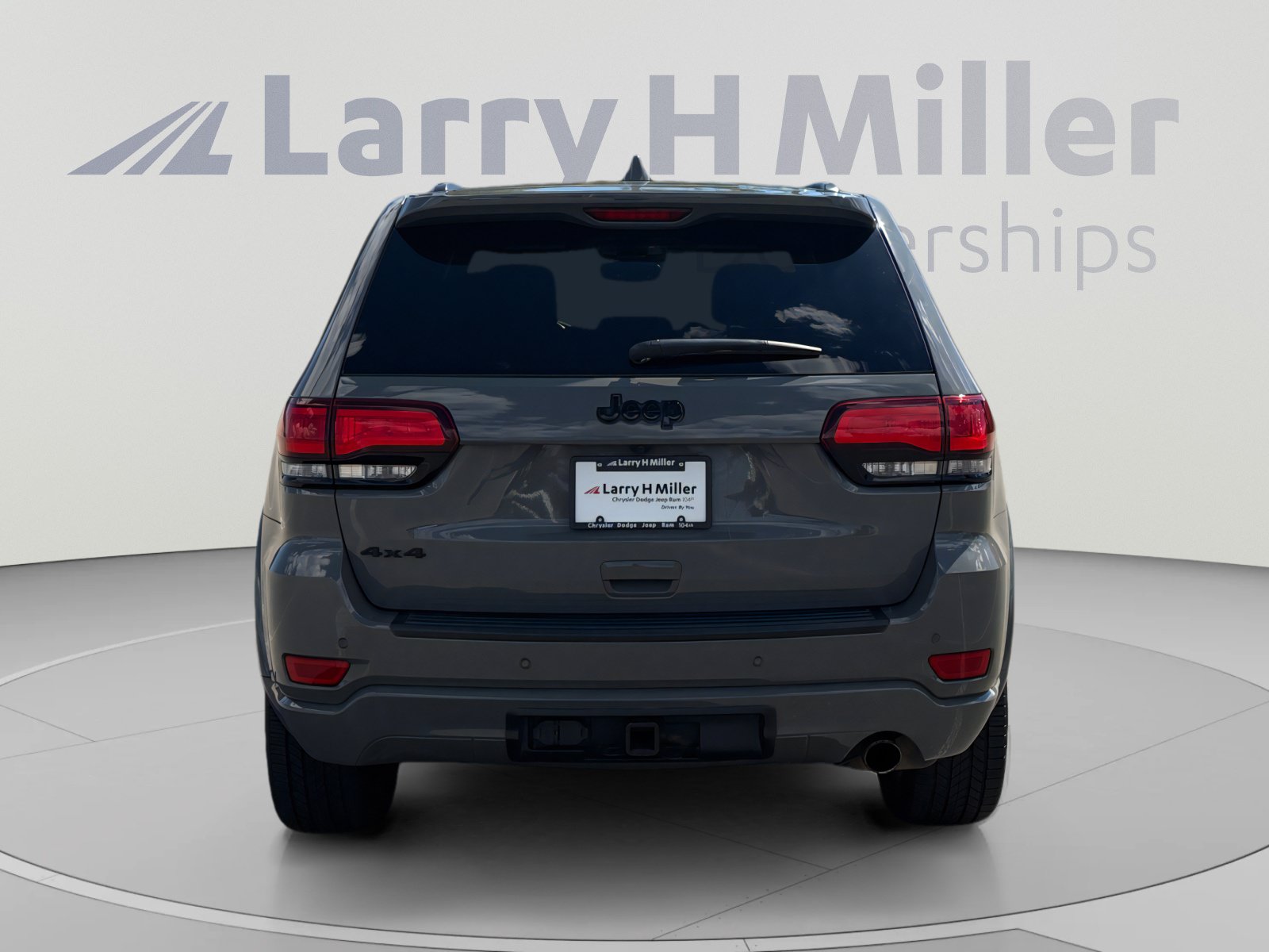 Used 2020 Jeep Grand Cherokee Altitude AWD/4WD image 5