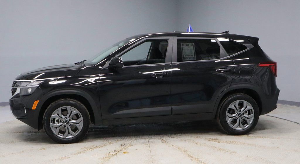 Used 2025 Kia Seltos LX image 7