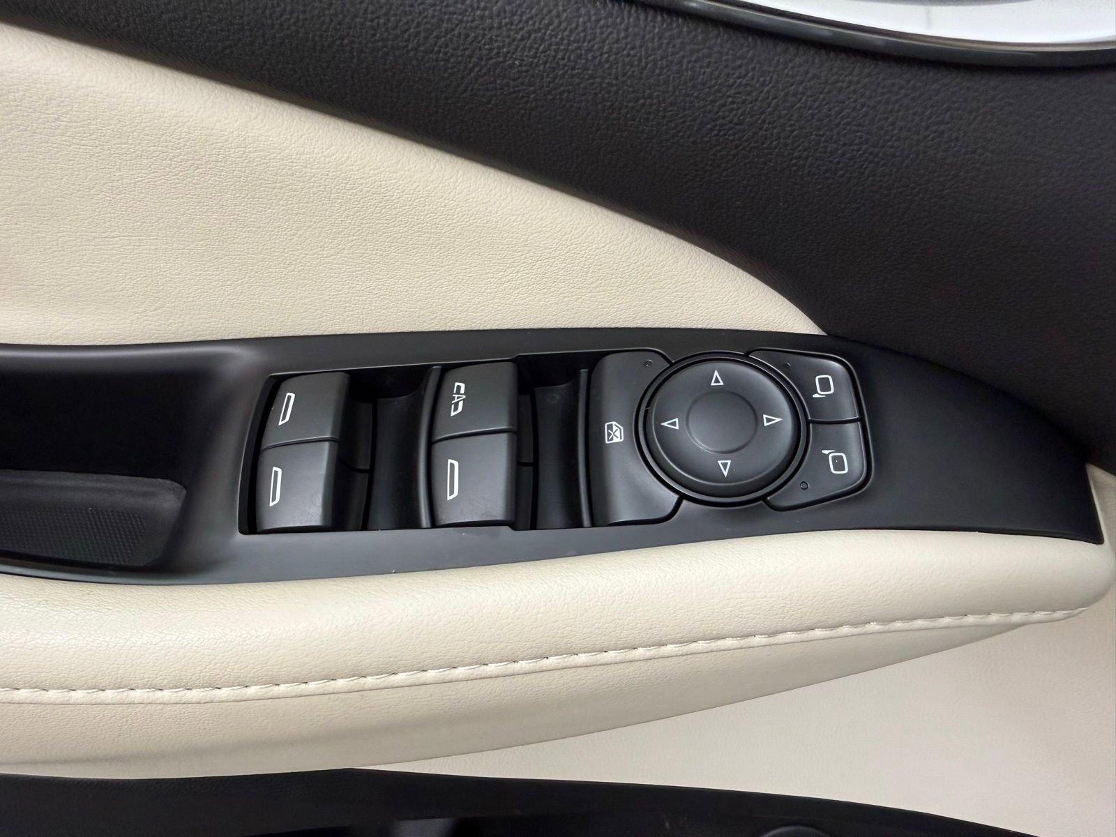 Used 2023 Buick Enclave Essence w/ Sport Touring Edition FWD image 13