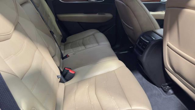 Used 2019 Cadillac XT5 Platinum AWD/4WD image 16