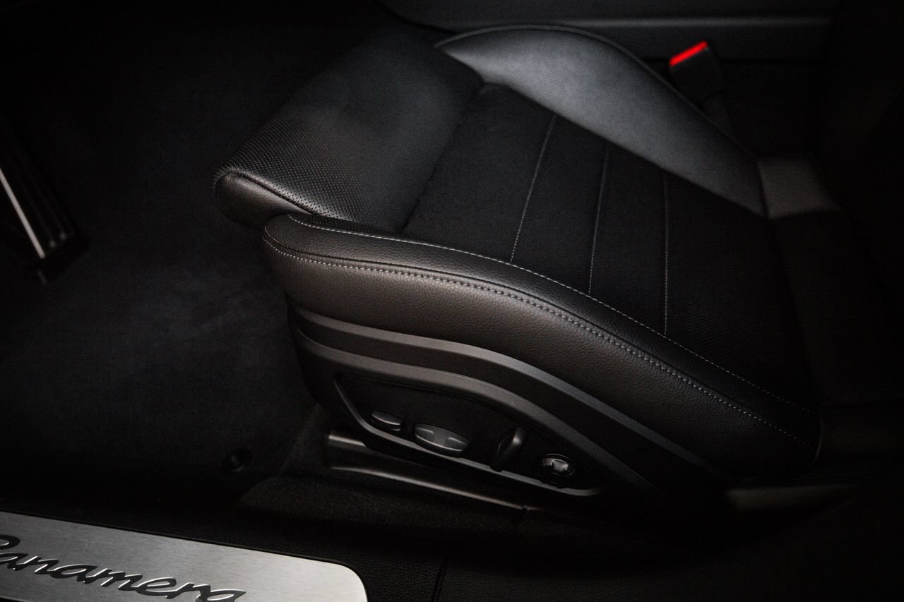Certified 2025 Porsche Panamera image 14