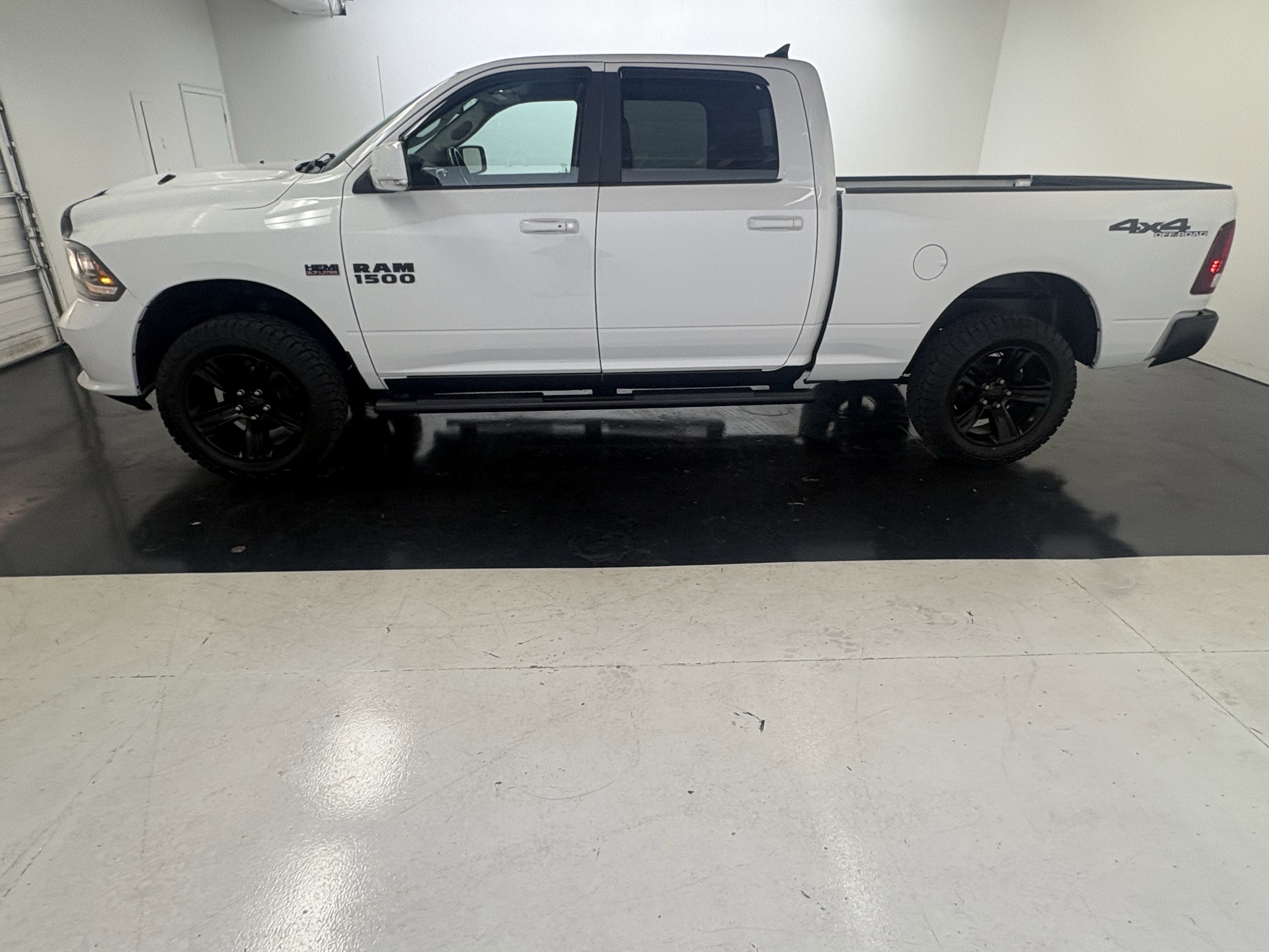 Used 2018 RAM 1500 Sport w/ Comfort Group image 9