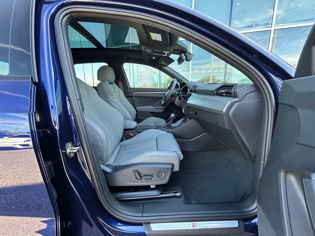 New 2025 Audi Q3 2.0T Premium image 35