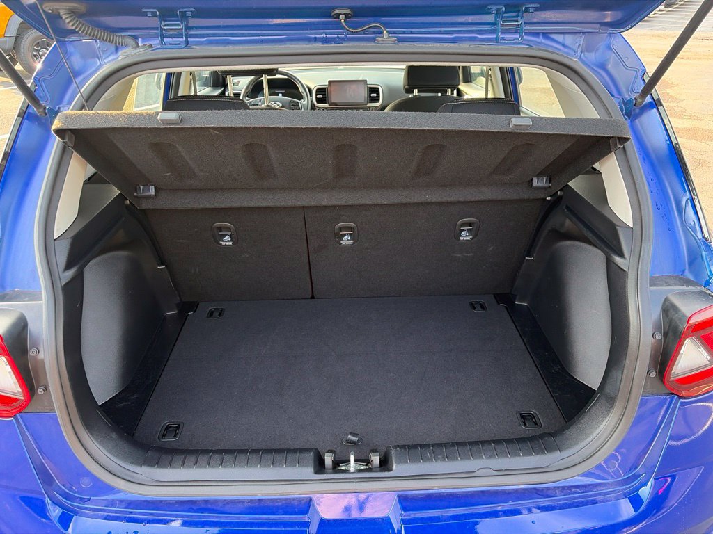 Used 2025 Hyundai Venue SEL FWD image 14