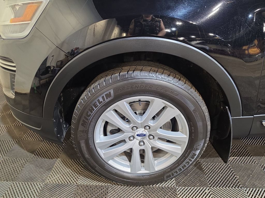 Used 2018 Ford Explorer XLT AWD/4WD image 18