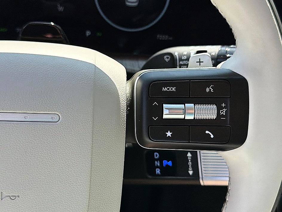 Used 2025 Hyundai Santa Fe Calligraphy AWD/4WD image 18