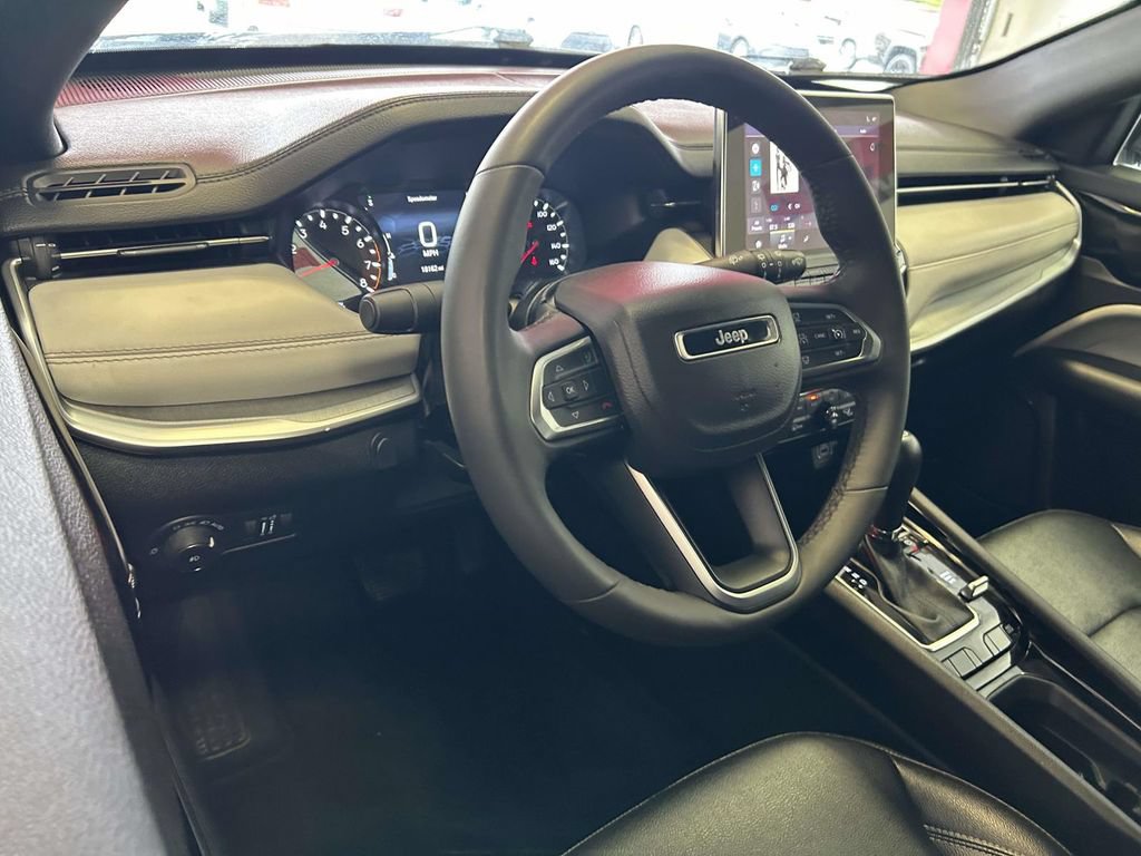 Used 2025 Jeep Compass Limited AWD/4WD image 13