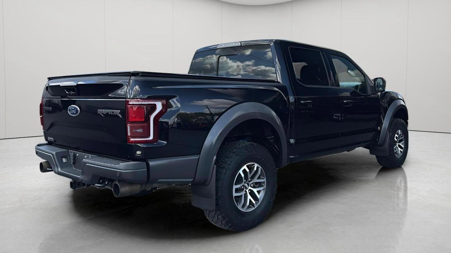 Used 2017 Ford F150 Raptor w/ Equipment Group 802A Luxury image 5