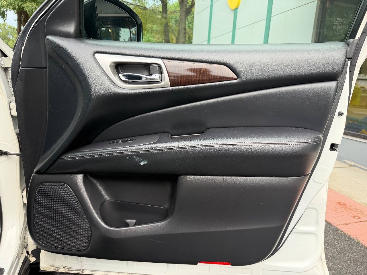 Used 2013 Nissan Pathfinder Platinum AWD/4WD image 19