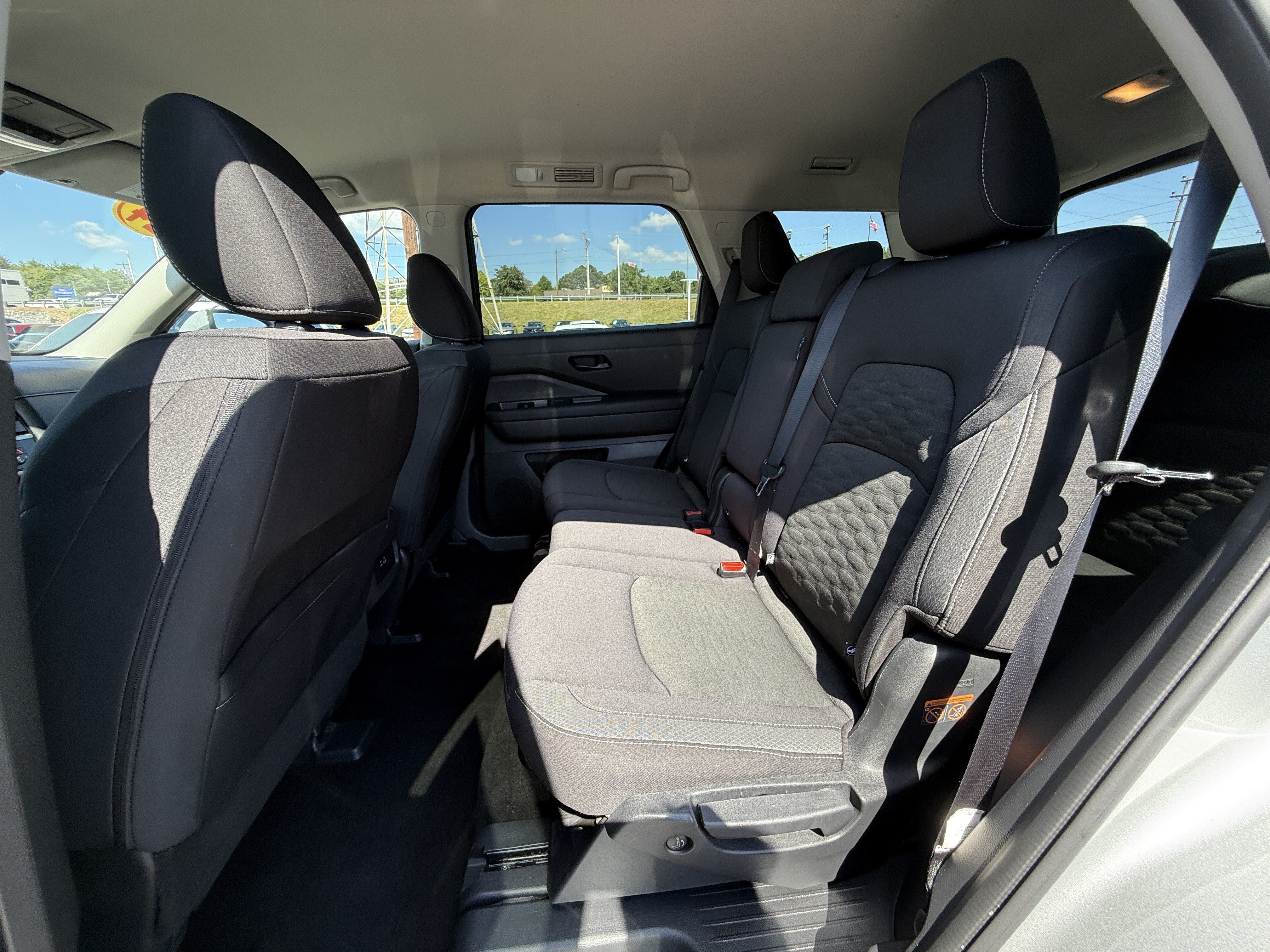 Used 2024 Nissan Pathfinder SV AWD/4WD image 31