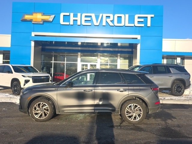 Used 2025 Lincoln Corsair AWD w/ Equipment Group 101A image 3