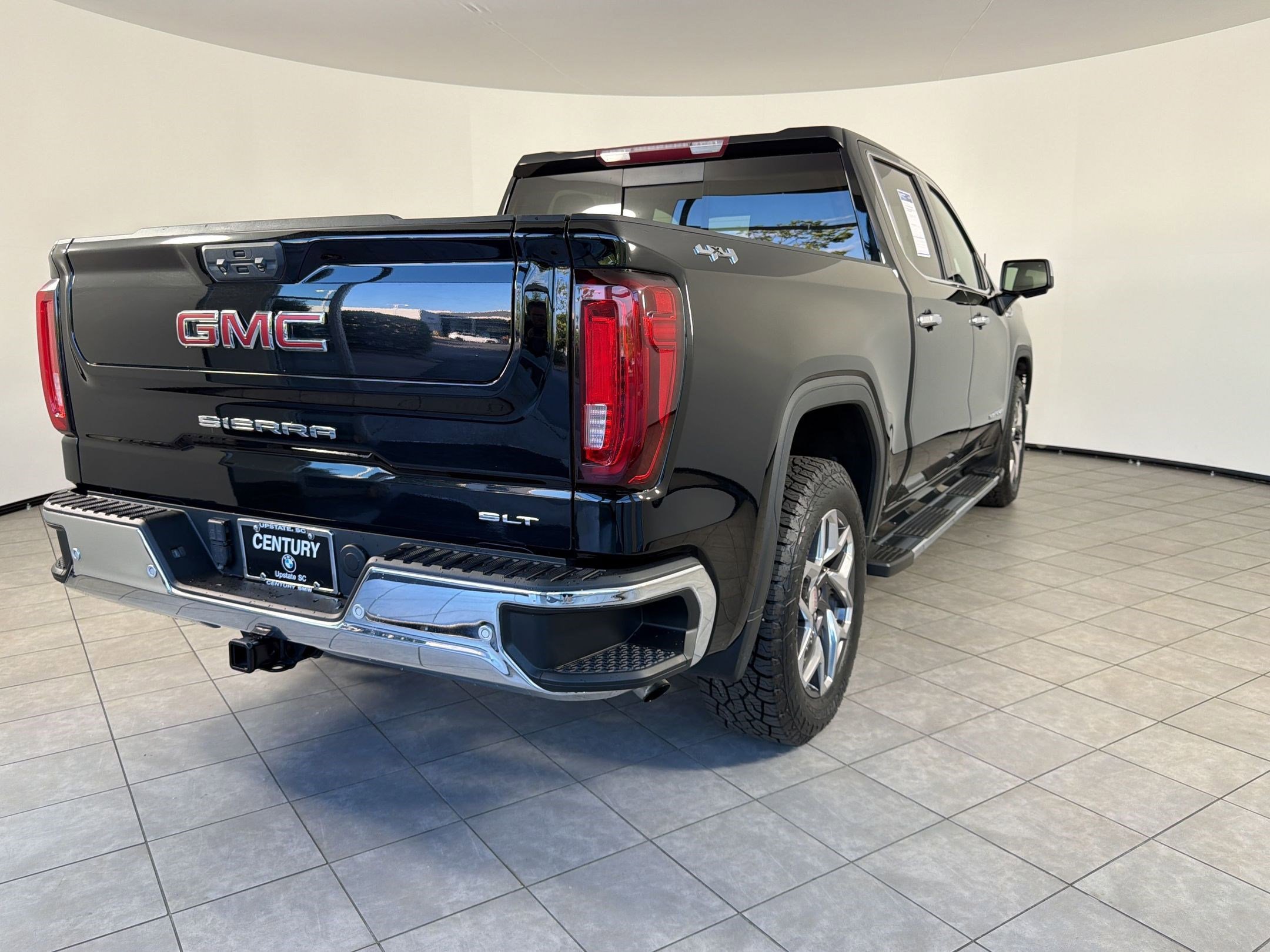 Used 2023 GMC Sierra 1500 SLT w/ SLT Premium Plus Package AWD/4WD image 9