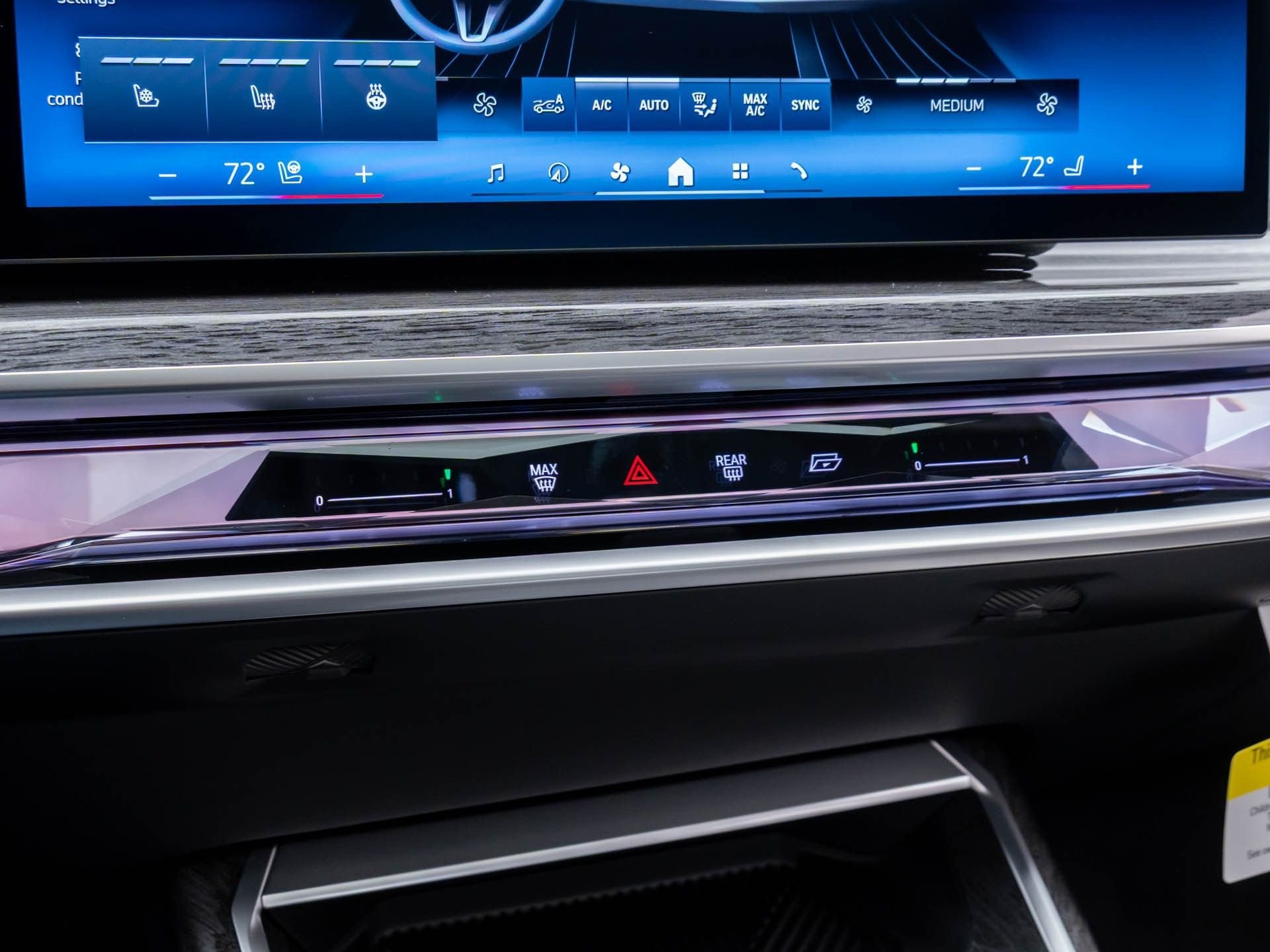 New 2025 BMW 750e xDrive image 28