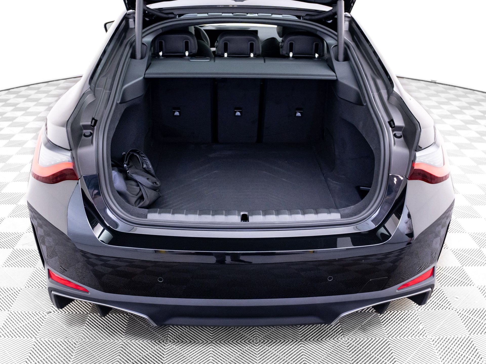 New 2026 BMW i4 xDrive40i w/ Premium Package AWD/4WD image 32