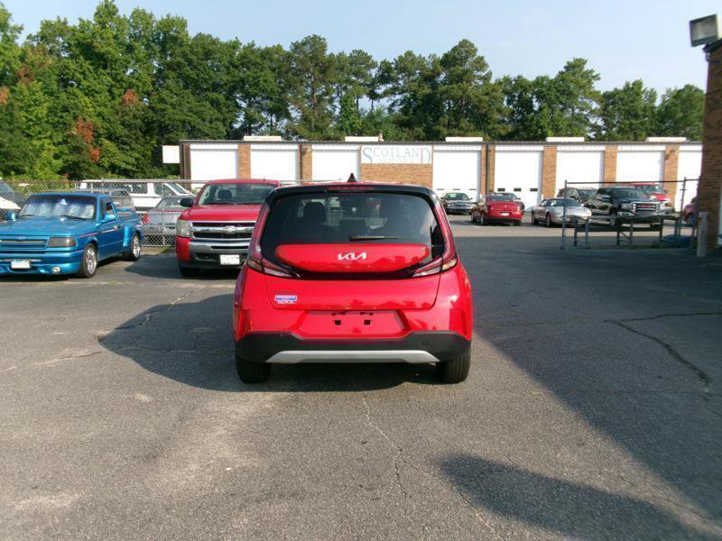 Used 2025 Kia Soul LX FWD image 7