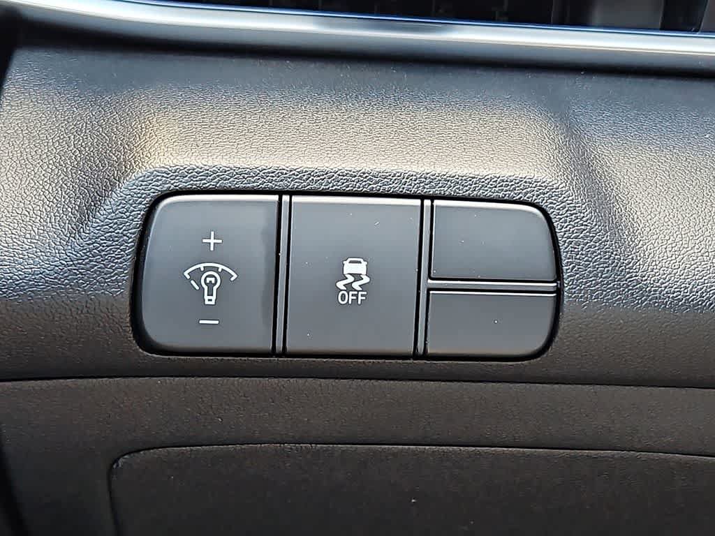 Used 2025 Hyundai Elantra Limited FWD image 25