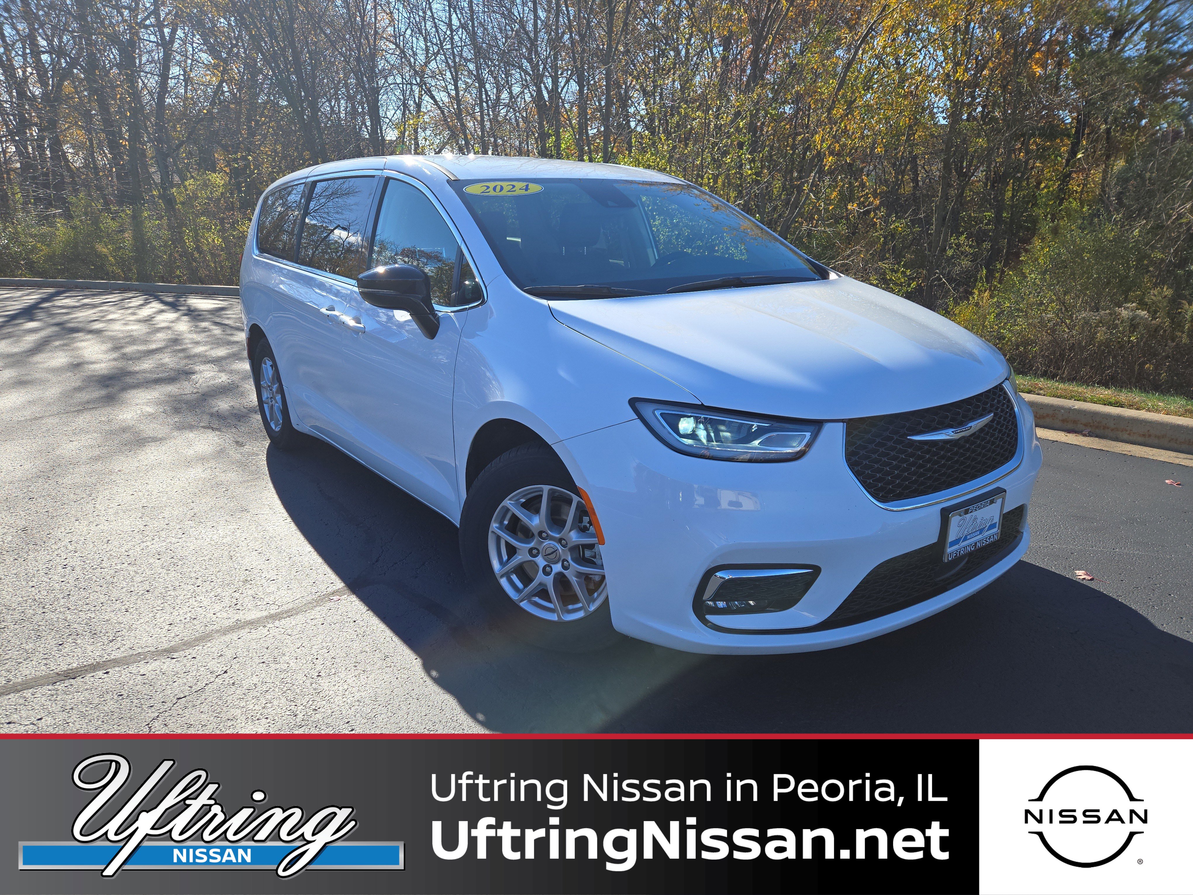 Used 2024 Chrysler Pacifica Touring-L video 1