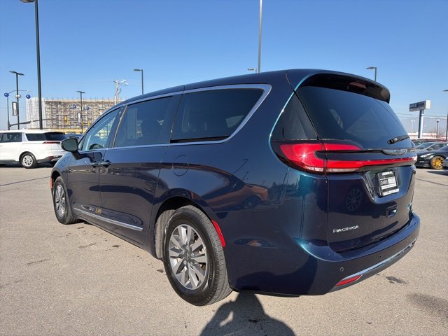 Used 2023 Chrysler Pacifica Limited image 5