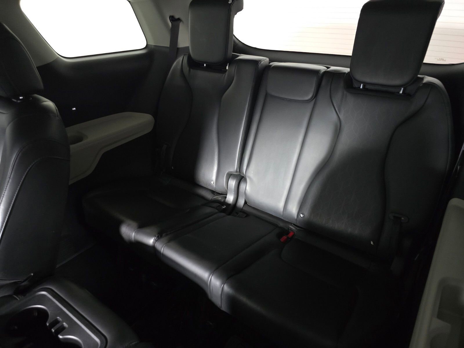 Used 2023 Kia Carnival LX image 16