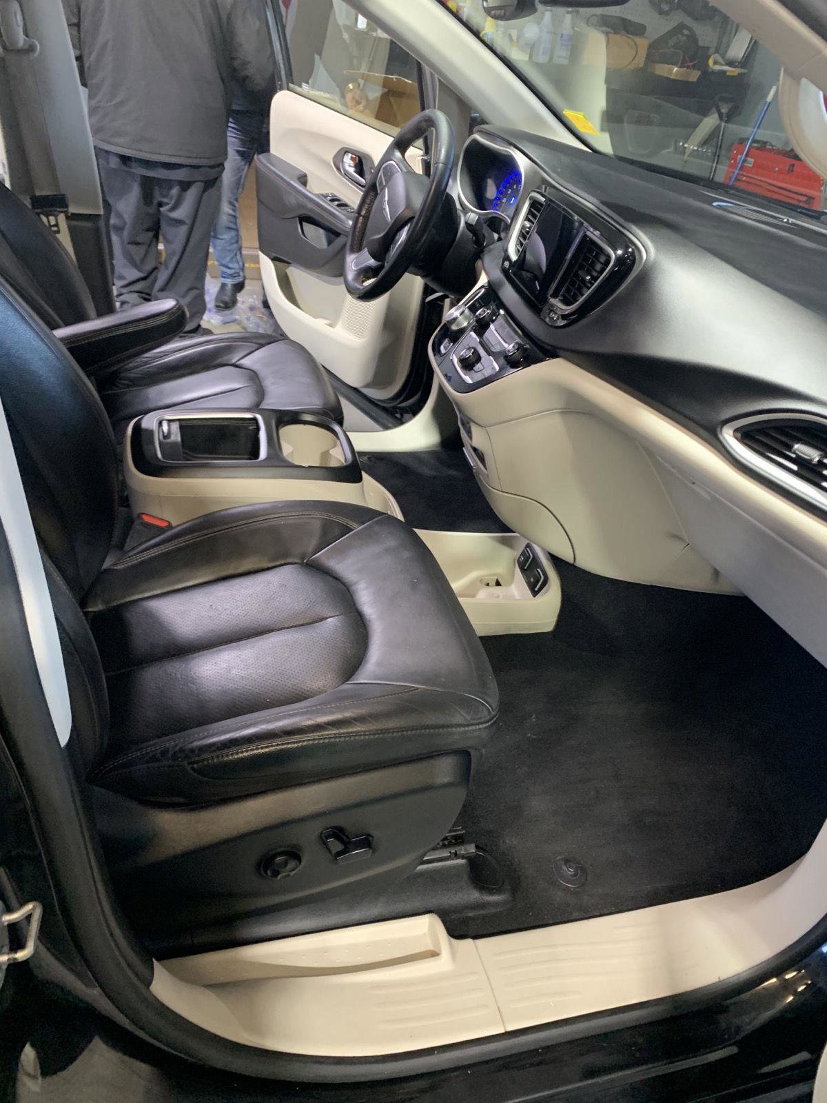 Used 2020 Chrysler Pacifica Touring-L Plus image 26