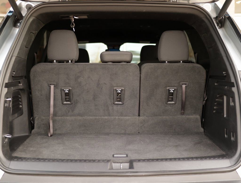 Used 2025 Chevrolet Traverse LT image 30