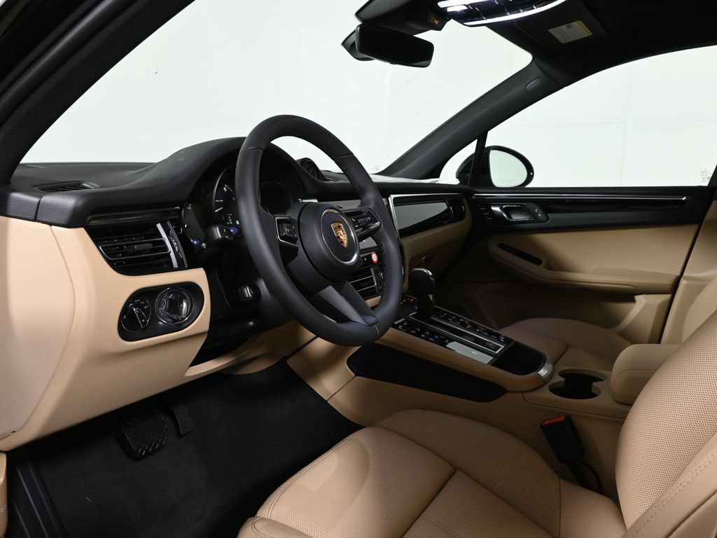New 2026 Porsche Macan AWD/4WD image 4