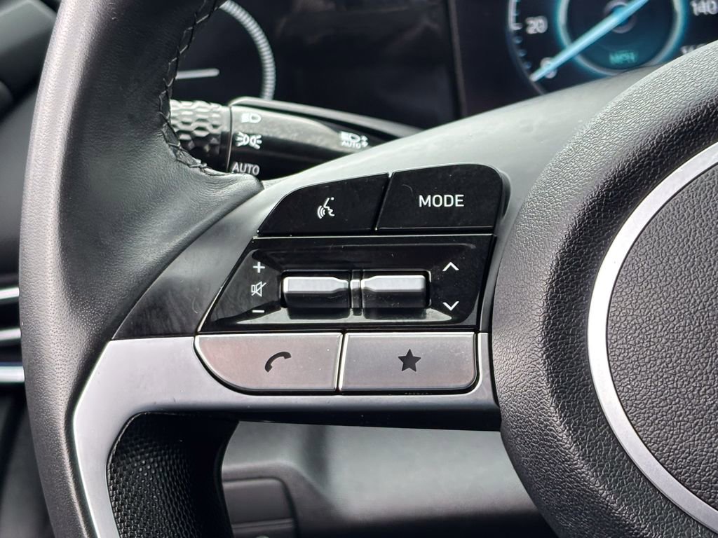 Used 2025 Hyundai Elantra Limited image 28