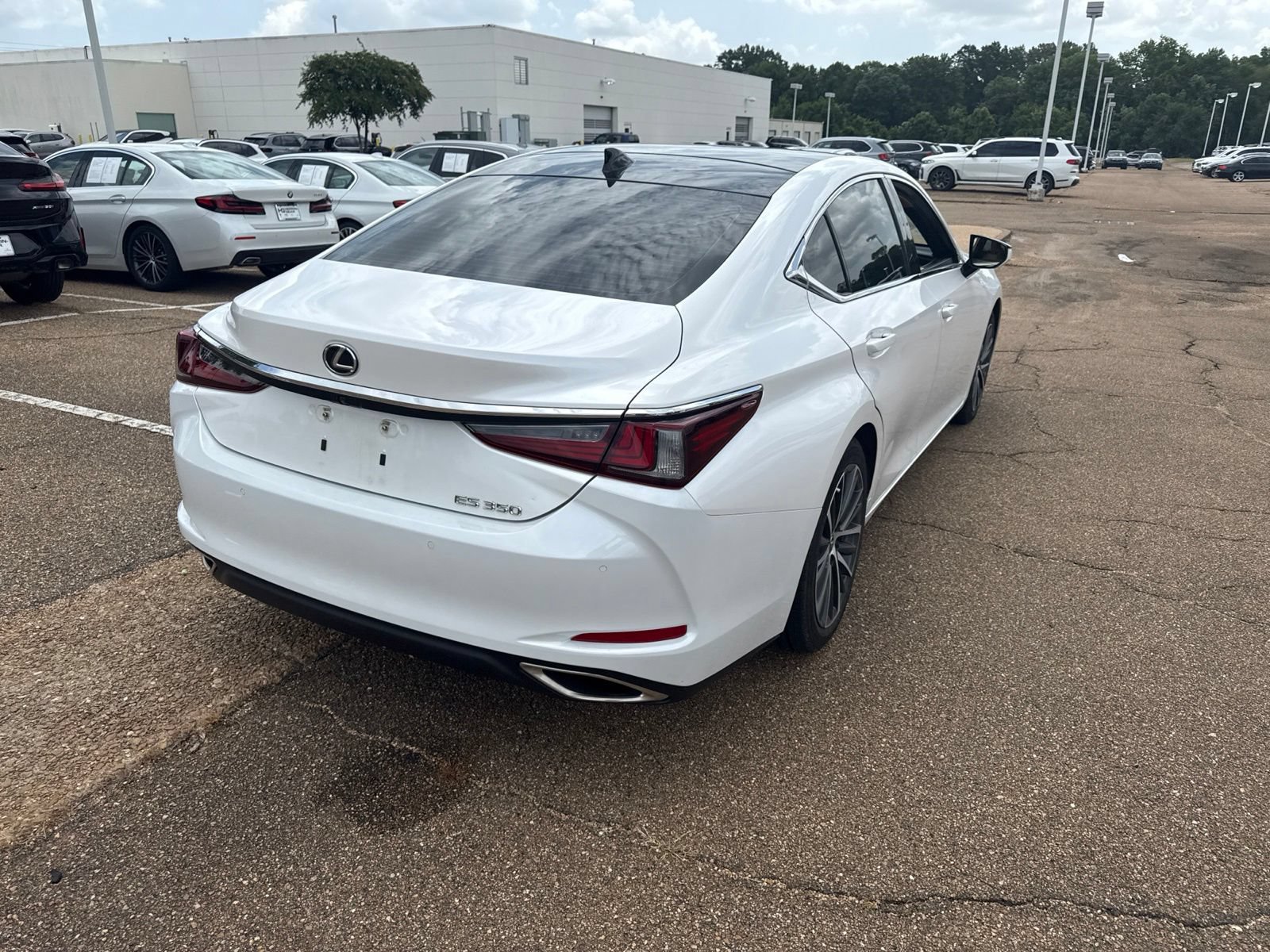 Used 2023 Lexus ES 350 w/ Premium Package FWD image 5
