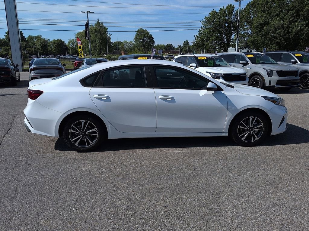 Used 2023 Kia Forte LXS w/ LXS Technology Package FWD image 2