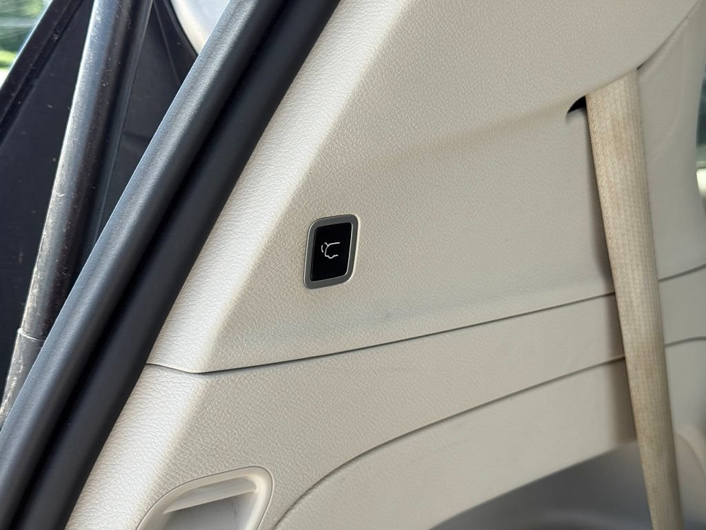 Used 2023 Chrysler Pacifica Touring-L FWD image 27