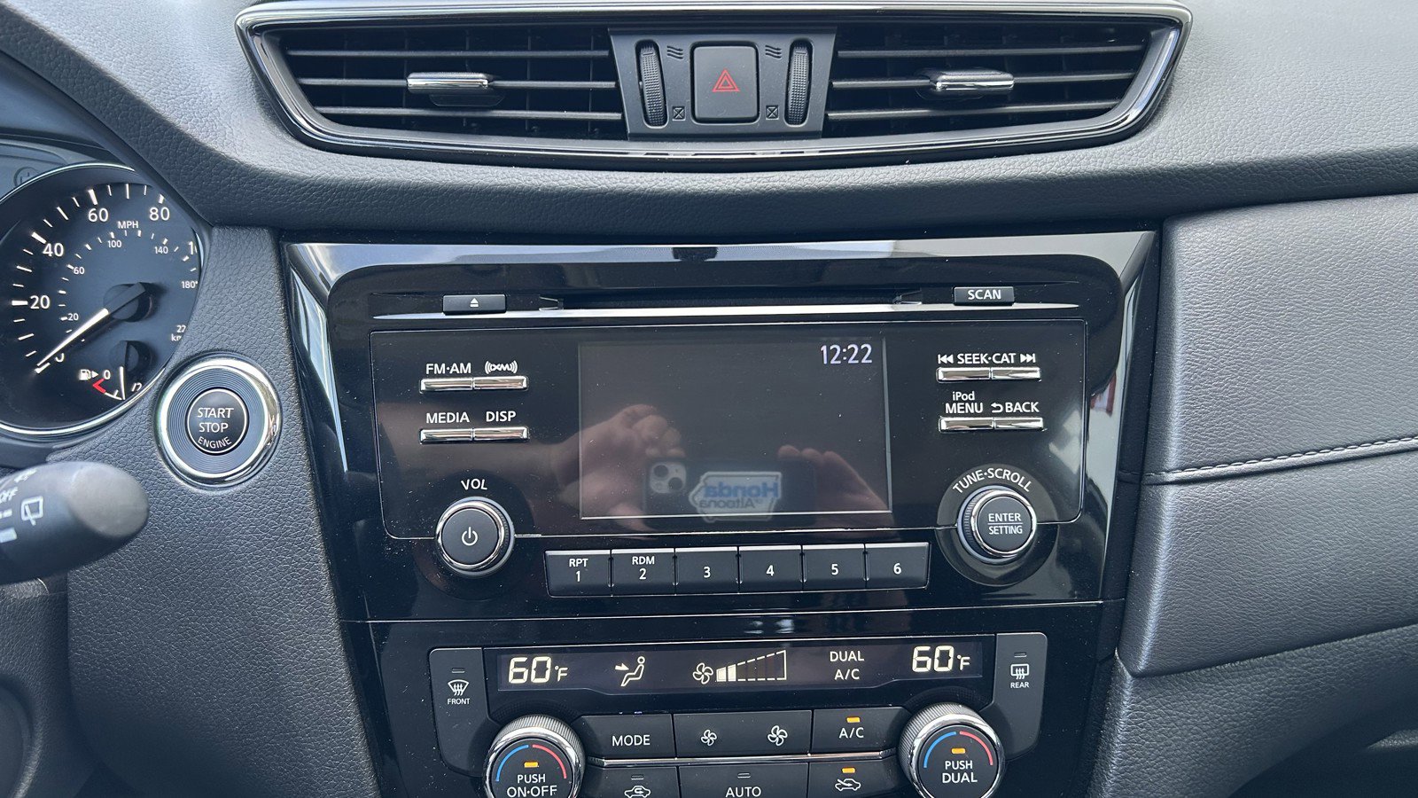 Used 2017 Nissan Rogue SV image 30