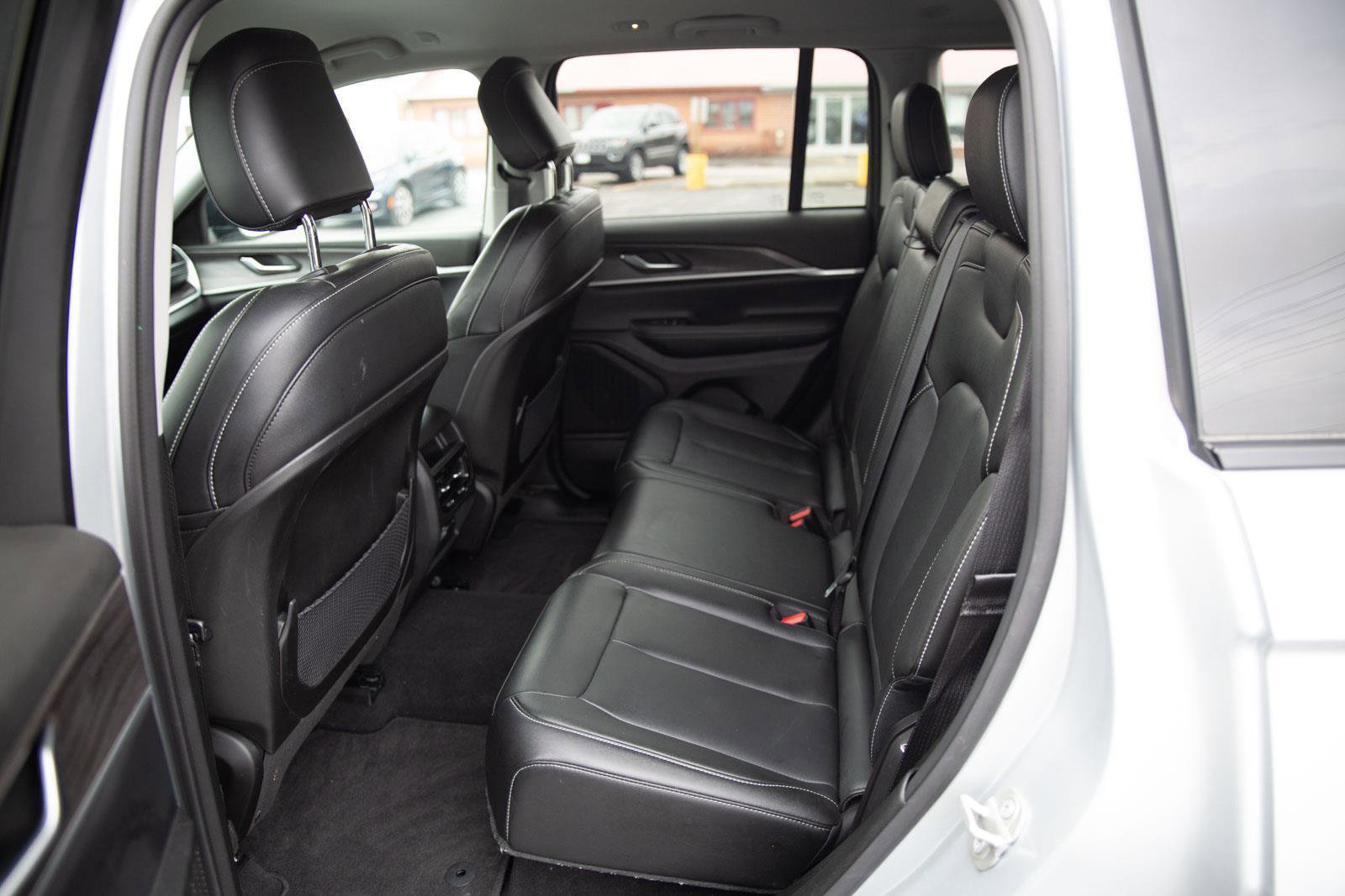 Used 2024 Jeep Grand Cherokee Limited w/ Black Appearance Package image 21