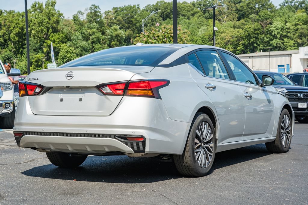 Used 2025 Nissan Altima 2.5 SV FWD image 4