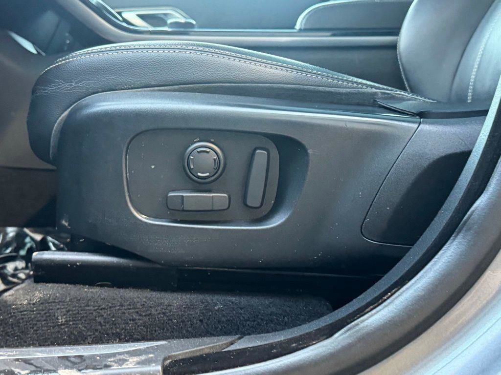 Used 2020 Land Rover Range Rover Velar S image 29