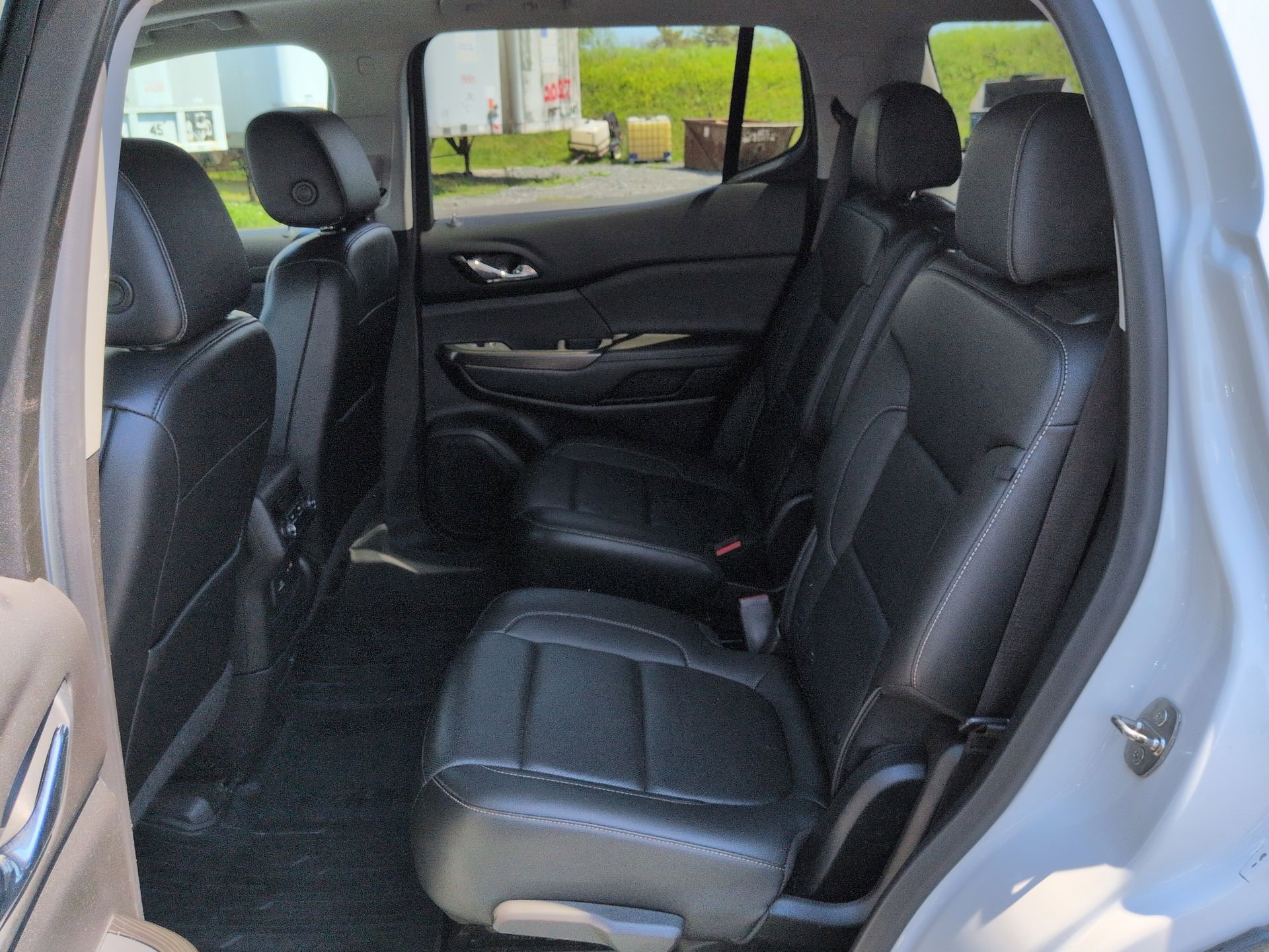 Certified 2021 GMC Acadia SLT w/ LPO, Floor Liner Package AWD/4WD image 26