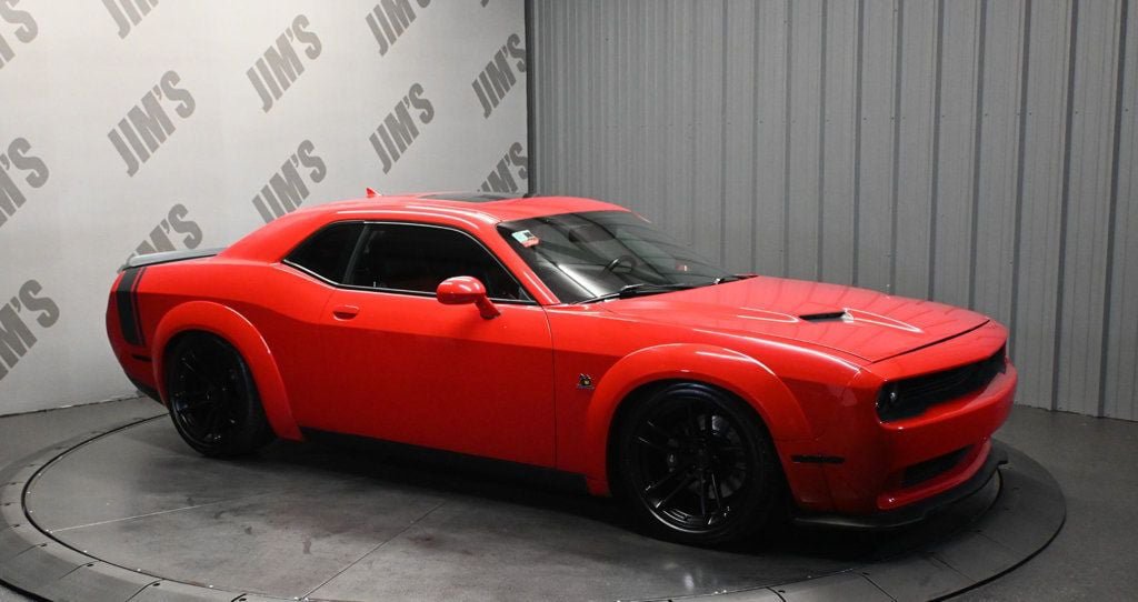 Used 2015 Dodge Challenger R/T Scat Pack w/ Leather Interior Group RWD image 3
