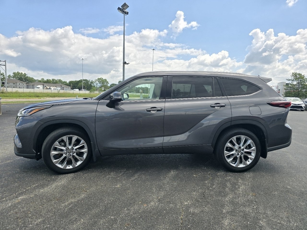Certified 2024 Toyota Highlander Limited AWD/4WD image 15