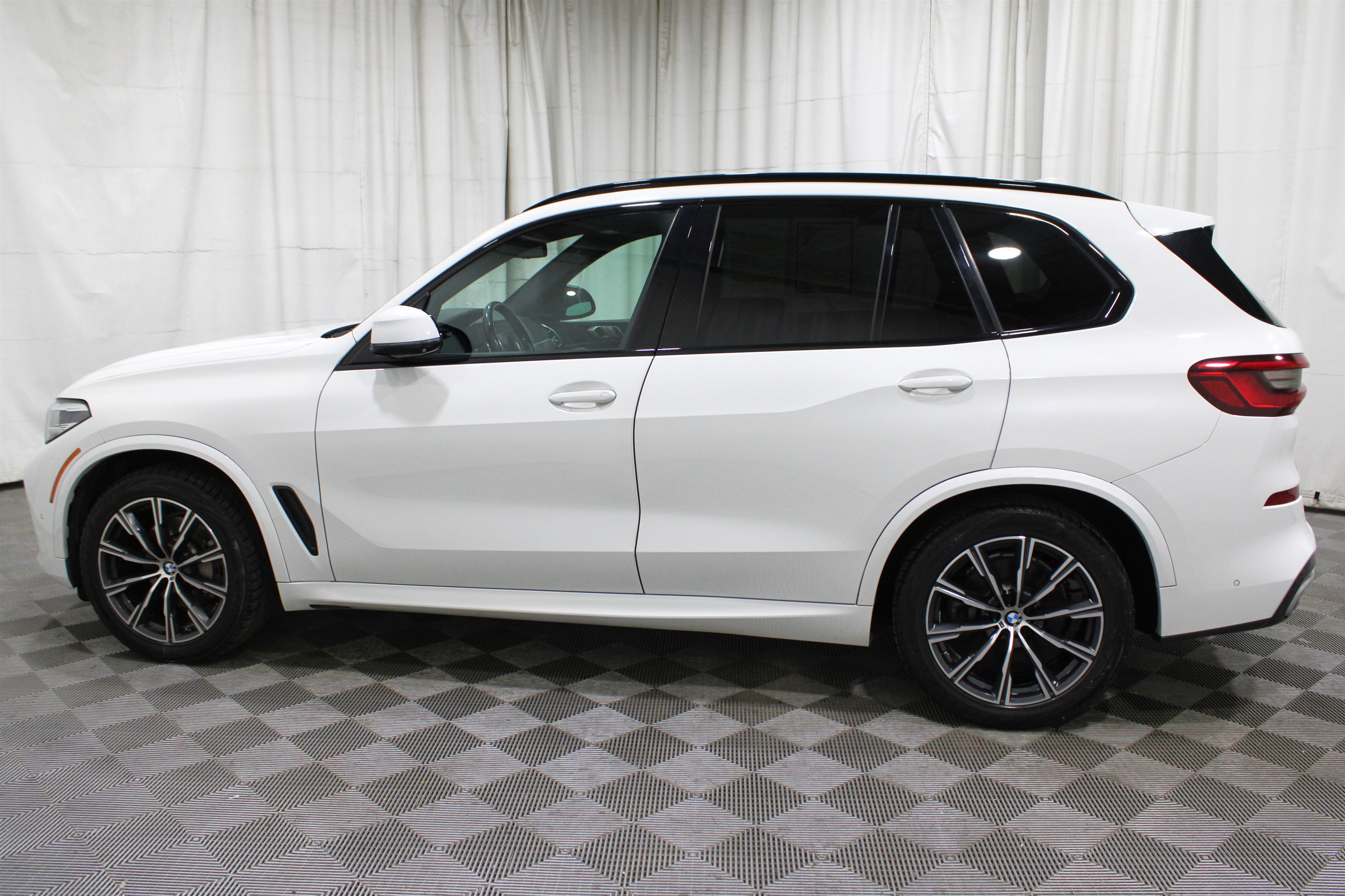 Used 2019 BMW X5 xDrive40i w/ M Sport Package image 33