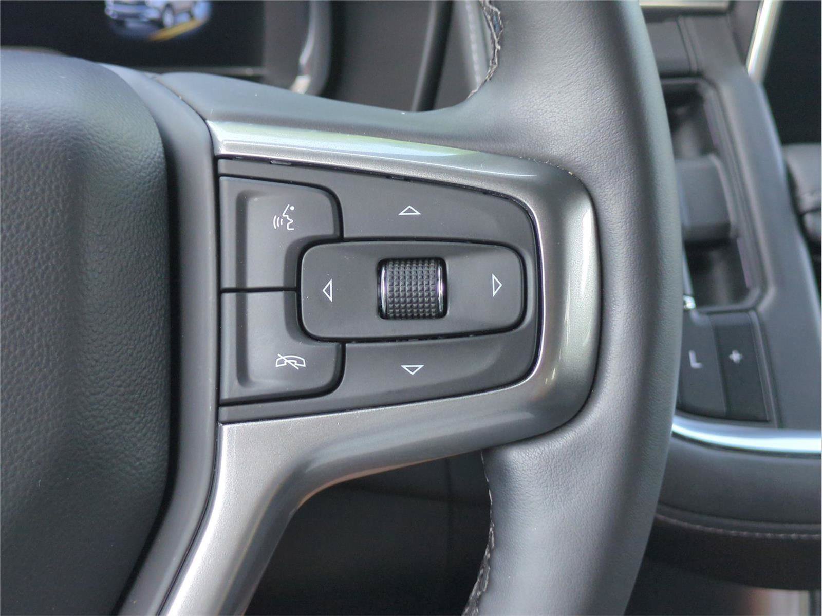Used 2024 Chevrolet Tahoe Z71 w/ Luxury Package AWD/4WD image 25