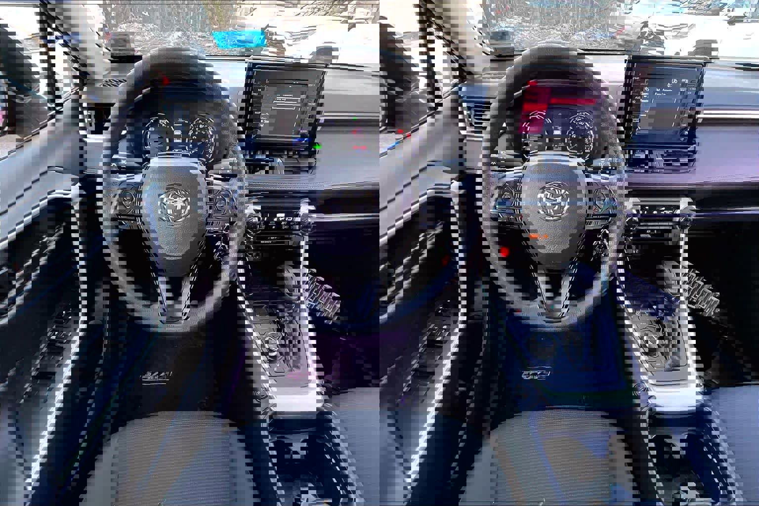 Used 2019 Toyota RAV4 LE w/ Carpet Mat Package image 6