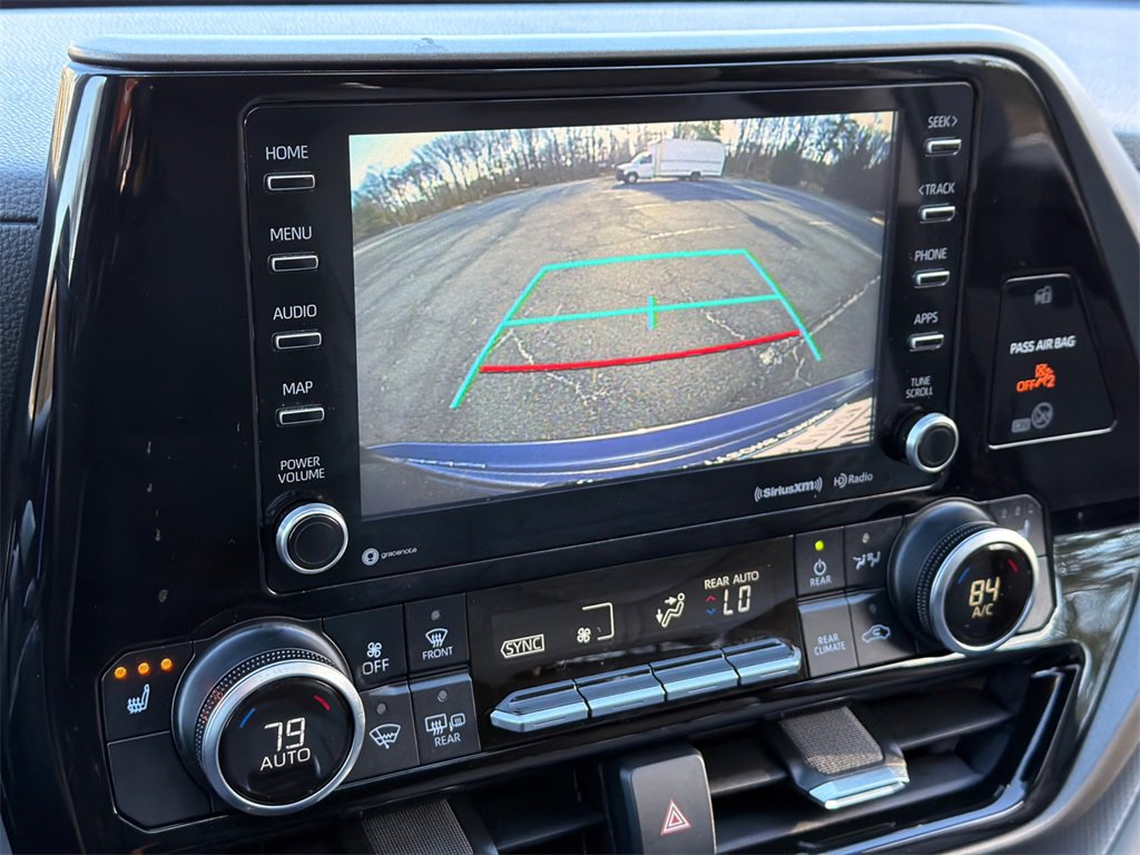 Used 2020 Toyota Highlander XLE image 28