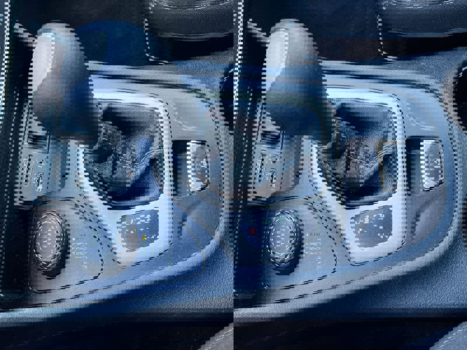 Used 2016 Jeep Cherokee Latitude w/ Cold Weather Group image 31