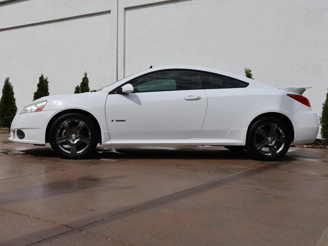 Used 2009 Pontiac G6 GXP w/ Sun And Sound Plus Package FWD image 3