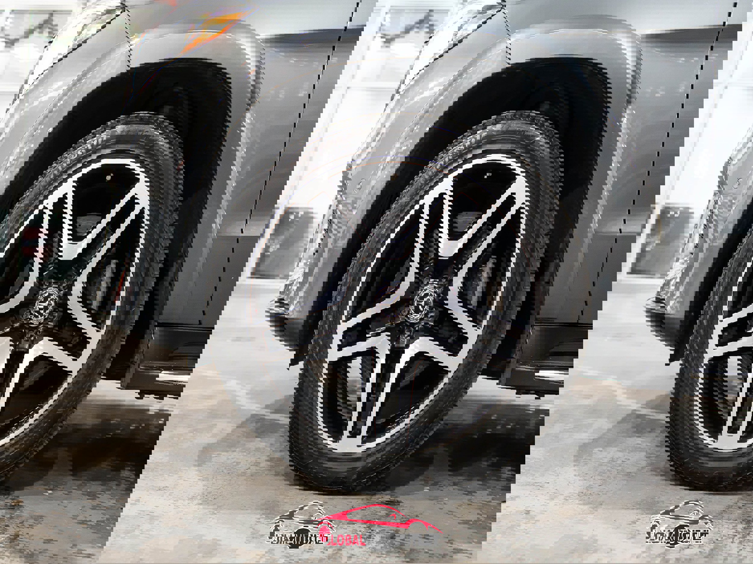 Used 2018 Mercedes-Benz GLS 550 4MATIC w/ Driver Assistance Package image 9