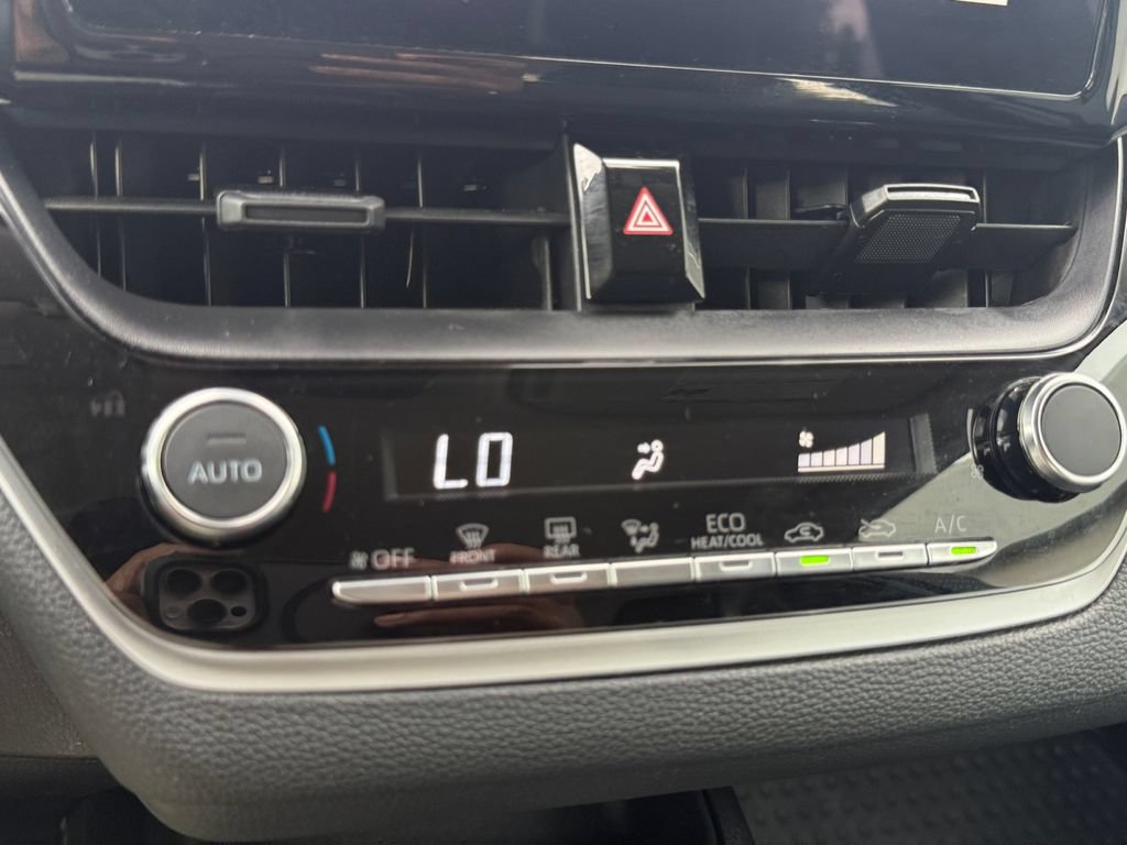 Used 2025 Toyota Corolla LE FWD image 21