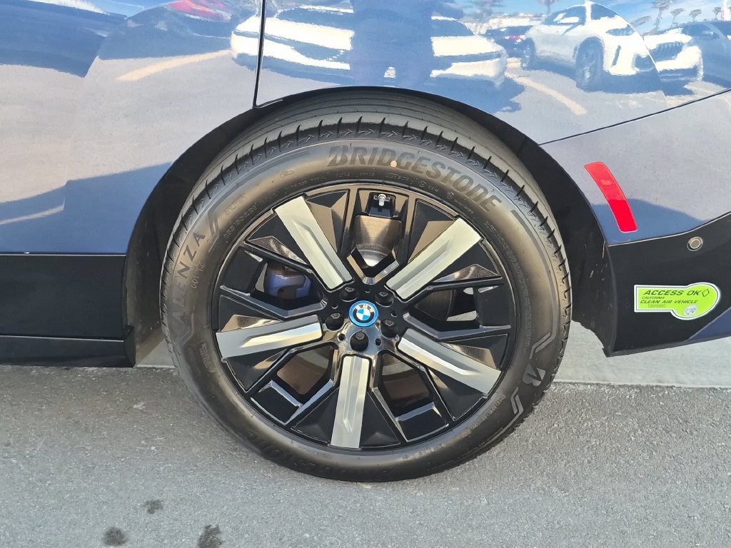 Used 2024 BMW iX xDrive50 w/ Sport Package AWD/4WD image 28