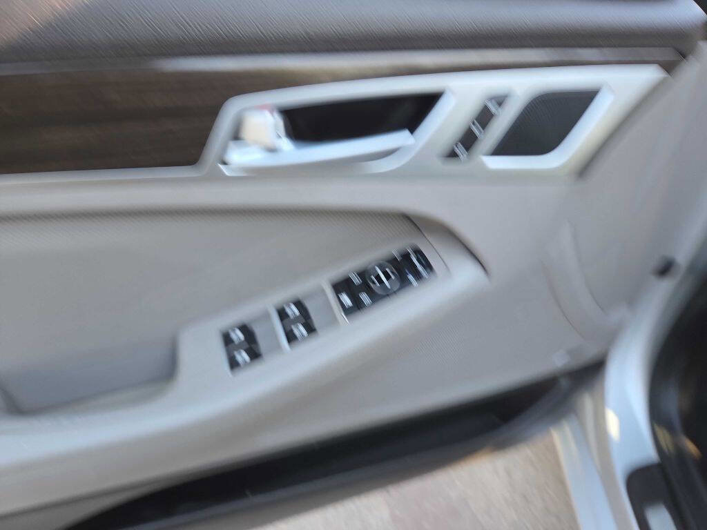 Used 2015 Hyundai Genesis 3.8 w/ Option Group 03 image 18